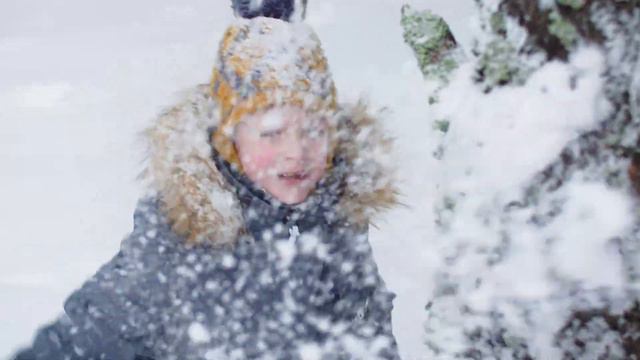 Имиджевый рекламный ролик: "AVESE–верхняя одежда для детей и подростков. Зима". смотреть онлайн