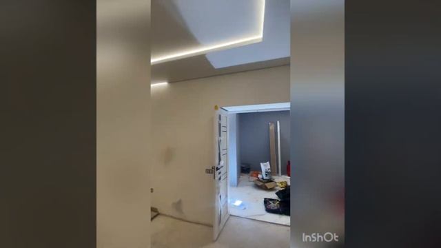 Натяжные потолки в квартире 120 м.кв. Современное исполнение, теневой профиль, световые линии. смотреть онлайн
