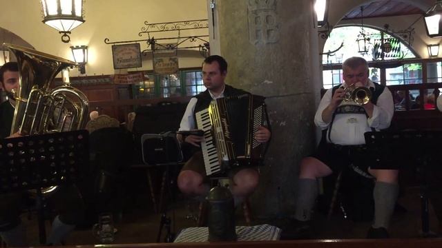 Hofbrau House смотреть онлайн