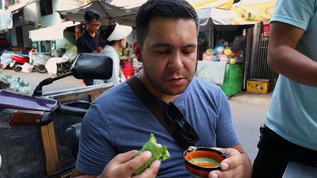 The BEST Street Food in Saigon, Vietnam - Eating like a local! Ep. 3: Vietnam Tour смотреть онлайн
