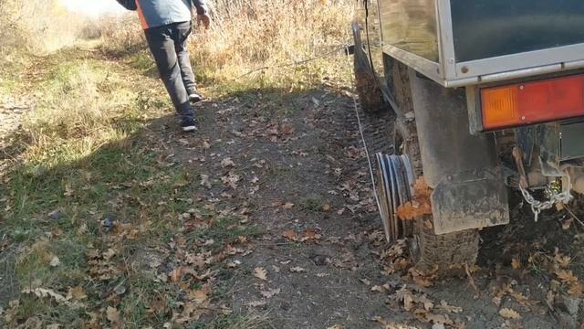 Это работает! САМОВЫТАСКИВАТЕЛЬ - колёсная ЛЕБЁДКА из диска с КЛЮЗОМ. Bush winch. Wheel winch DIY. смотреть онлайн
