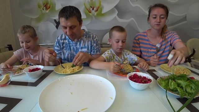 МУКБАНГ ПАСТА КАРБОНАРА И БАБУШКИН ВИНЕГРЕТ | PASTA CARBONARA MUKBANG #мукбанг #mukbang