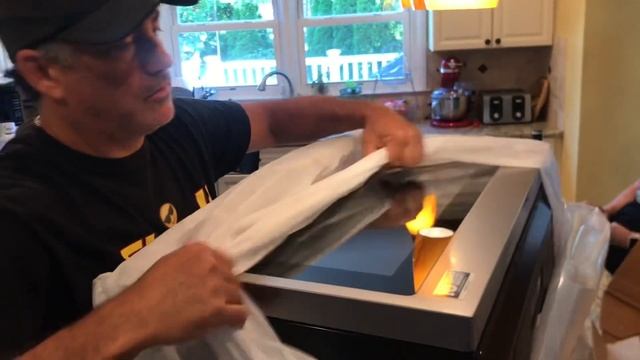 MICROWAVE OVEN INSTALLATION - Easy Over the Range Microwave Install. Plus why I hate GE Appliances! смотреть онлайн