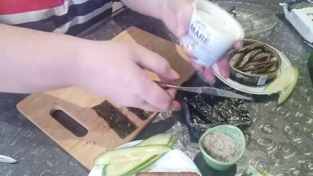 Готовим вместе БРУСКЕТЫ СО ШХПРОТАМИ??И тут же их едим!??? смотреть онлайн