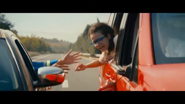 Без тормозов спасение детей из машины смотреть онлайн