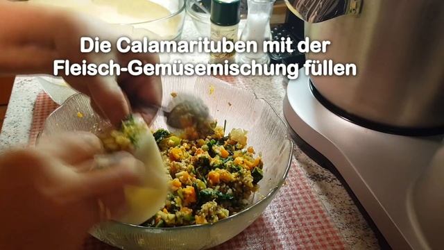 Gefüllte Calamari mit Bratwurstgehäck und Gemüse - ein leckeres Rezept смотреть онлайн