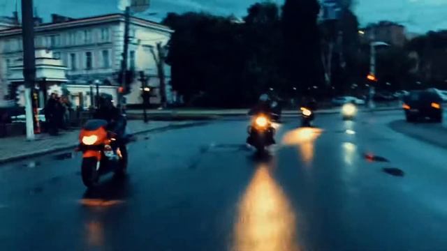 KPOYT на Yamaha FZ-07: банда в сборе, мчимся толпой по городу смотреть онлайн