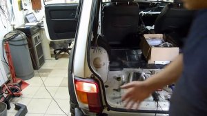 Нива. Часть 2. Установка розетки фаркопа, замена блоков предохранителей.