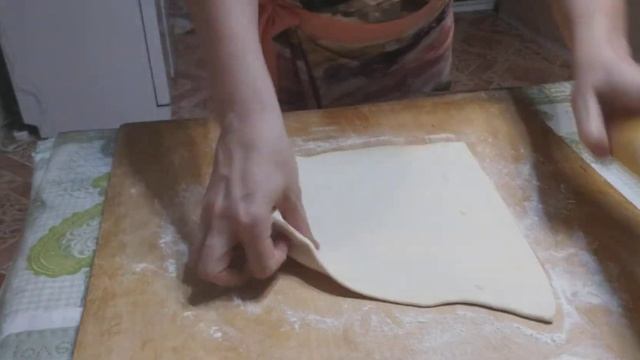 пирог из слоеного теста с курицей. самый простой рецепт. смотреть онлайн