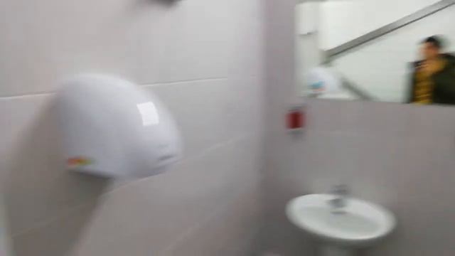 Зеркала в санузел Владивосток. Зеркала в общественный туалет Владивосток.