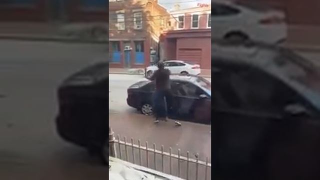 Street Fighter knock down MMA fighter by head kick KO in street fight ?? смотреть онлайн