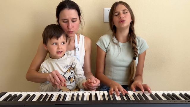 Mom teaches "Dance Monkey" | Karolina Protsenko plays piano смотреть онлайн