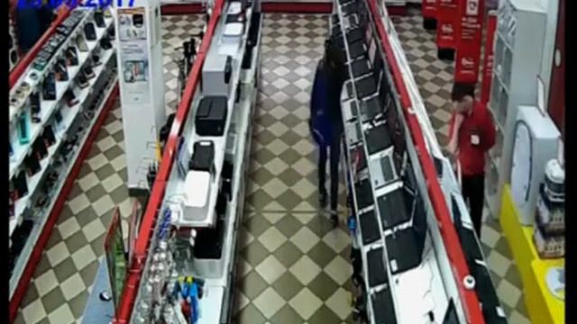 Компанию злоумышленников из Ульяновской области поймали на краже мобильных планшетов в Чебоксарах смотреть онлайн