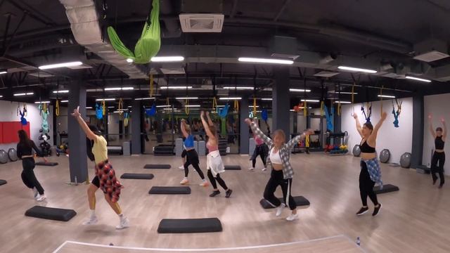 Степ с классной командой в x-fit Minsk смотреть онлайн