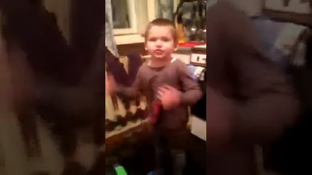 Малыш качает! смотреть онлайн