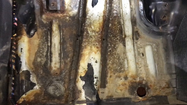 Ну не может автомобиль Лада Приора с завода щеголять идеальными шумопоглощающими материалами смотреть онлайн