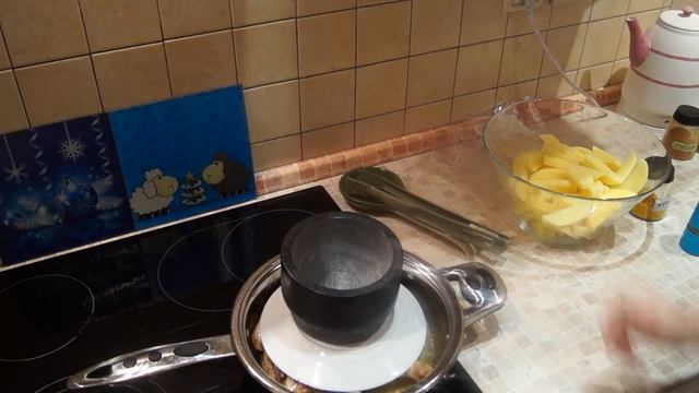ЦЫПЛЕНОК ТАБАКА! С очень ароматной КАРТОШЕЧКОЙ, запеченной в духовке! смотреть онлайн