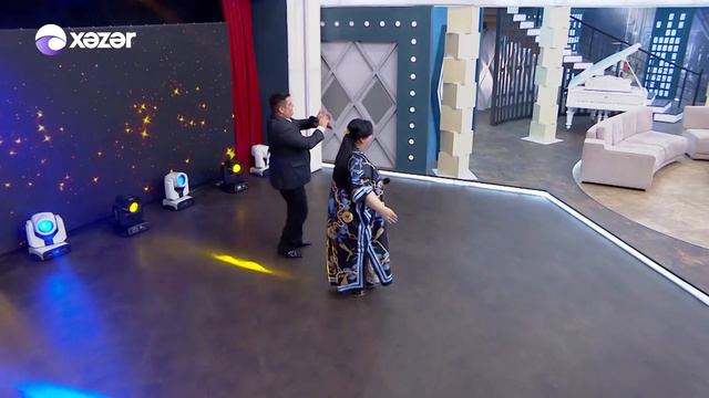 Артист Шоумен Эмиль Гейдаров и Алмаз Алескерова - Деньги есть ? Есть есть ! смотреть онлайн