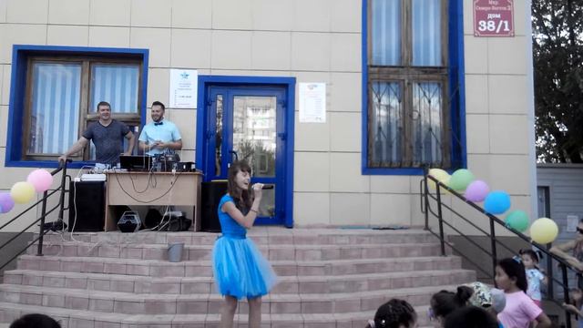 Дарья Горожанкина с песней "Улыбайся" смотреть онлайн