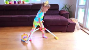 Играем в Уборку Ариша взяла Детский Пылесос  Kids Vacuum Cleaner