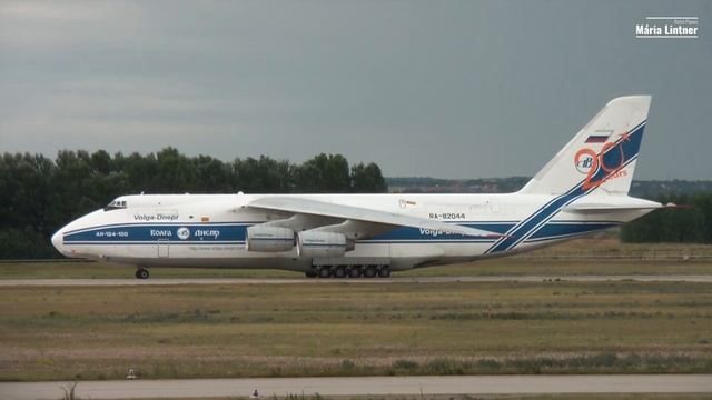 Volga Dnepr An-124-100 Taxi and Takes Off from Ferihegy Airport Budapest. One of the largest plane. смотреть онлайн