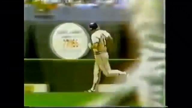Bob Horner hits 4 HR’s against the Expos смотреть онлайн