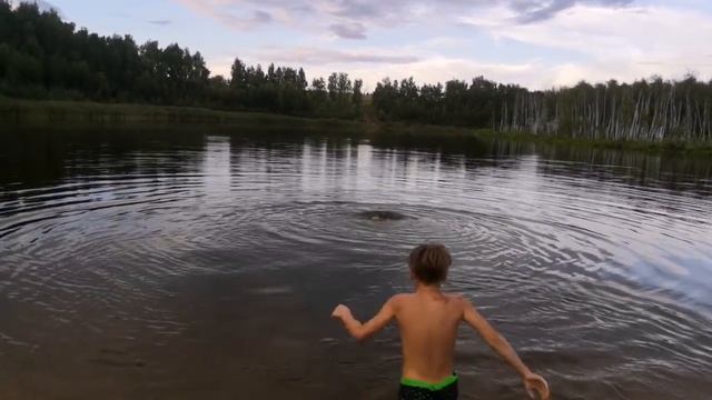 Жизнь в деревне. Один день из жизни детей на летних каникулах. смотреть онлайн