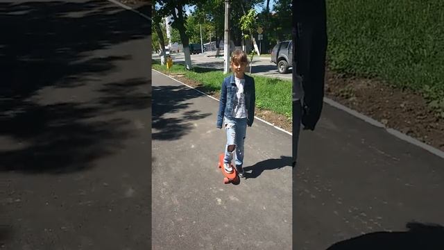 Скейт, пени борд. Катя на скейте. смотреть онлайн