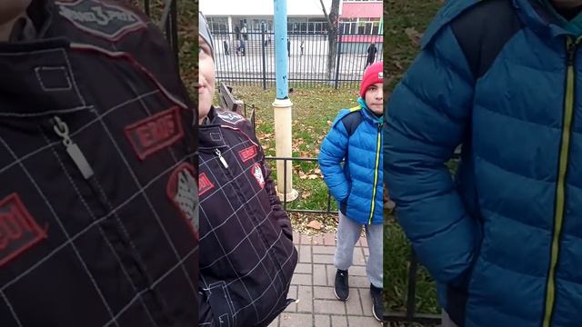 #радужный Космикс встретил Варвара со Школы.С Тремя друзьями.Даня , Кирилл, Максим. смотреть онлайн