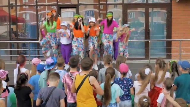 2. Праздник в каждом дворе