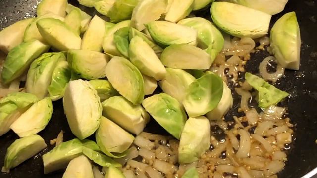 Sautéed BRUSSEL SPROUTS And BACON смотреть онлайн