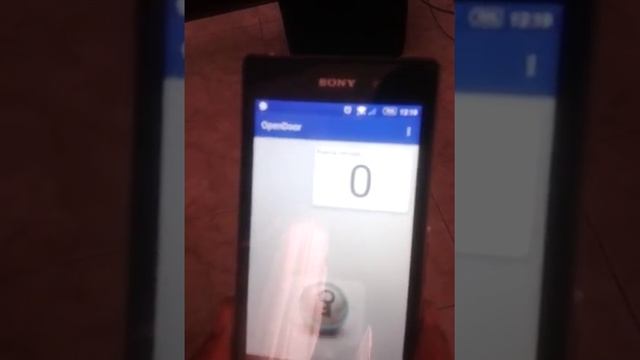 Proyecto OpenDoor en android, Sockets java con servidor en Raspberry pi 3. смотреть онлайн