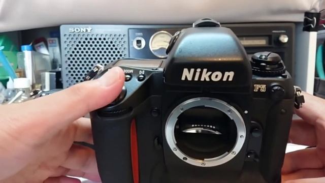 #Nikon F100 vs Nikon F5 смотреть онлайн