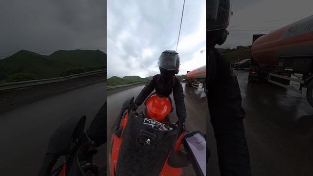 ЗДОРОВАТЬСЯ С НИМИ🛵 или нет? #мотоТаня to say hello to them or not? #motoTanya in Georgia смотреть онлайн