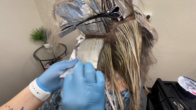 Как закрасить седину. Мелирование волос. смотреть онлайн