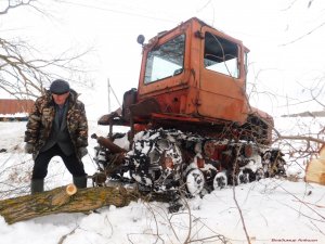 Трактор ДТ-75 и мощное БРЕВНО! Первый труд ДТ-75 после 25 лет простоя!