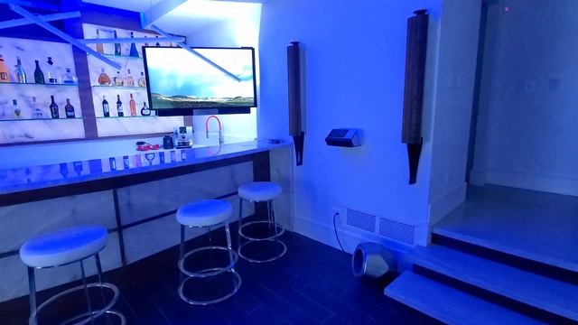 4K Thunder Transient (Bang & Olufsen Beolab 18 & 19 vs. Philips Hue Signe and Hue HDMI Sync Box) смотреть онлайн