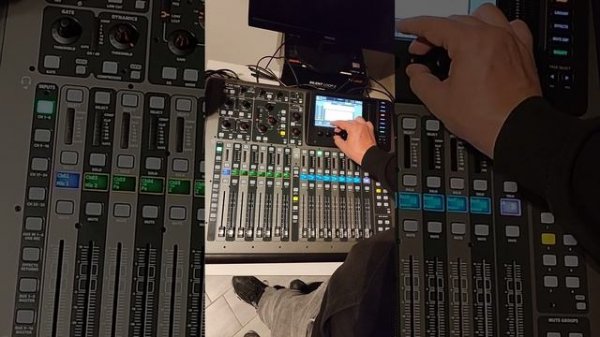 Настройка звукового пульта behringer X32 compact