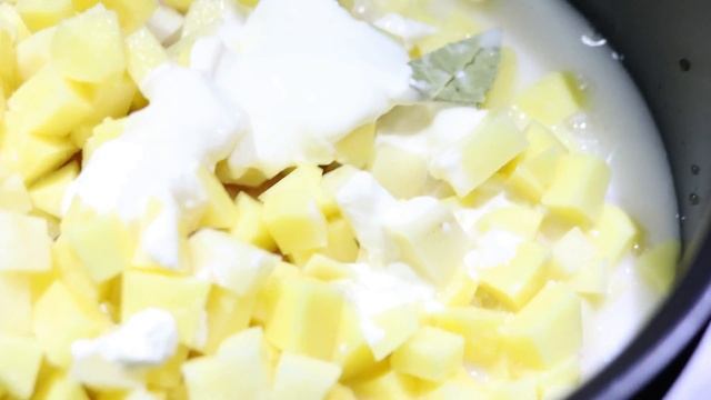 Тушеная картошка с мясом в мультиварке. смотреть онлайн