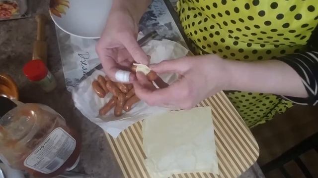 Очень вкусные сосиски в тесте и с беконом. смотреть онлайн