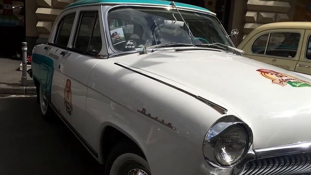 ГУМ Авторалли-2017, Москва. Парад ретро-автомобилей смотреть онлайн