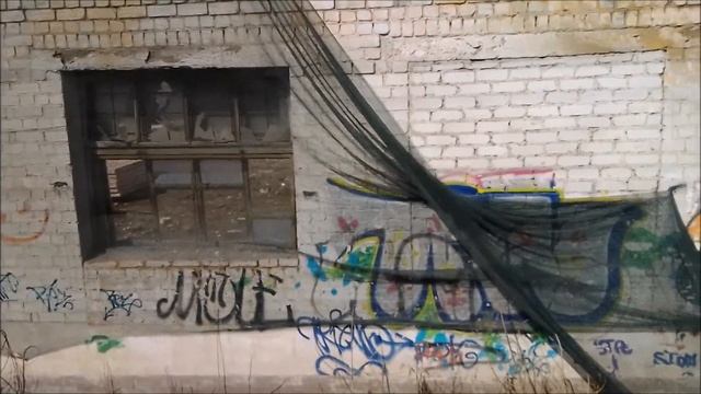 В городе Орле мост Дружба. Возле моста строительный объект. Старинные развалины здания. Город Орёл смотреть онлайн