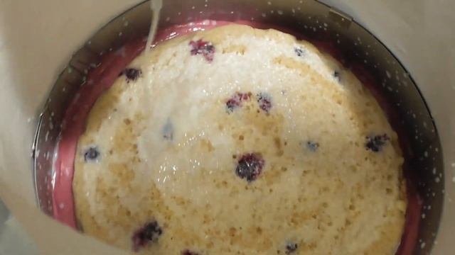 Tort de casa aniversar cu frișcă si fructe. смотреть онлайн