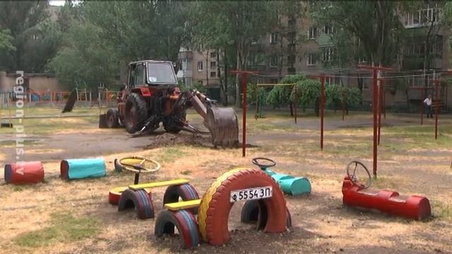 Детскую площадку своими руками сделали жильцы девятиэтажки смотреть онлайн