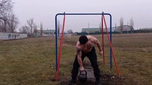 Как быстро прокачать все группы мышц с гирей и турником