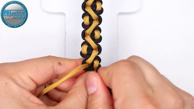 Learn How to Make a Paracord Bracelet Crooked River Knot Tutorial смотреть онлайн