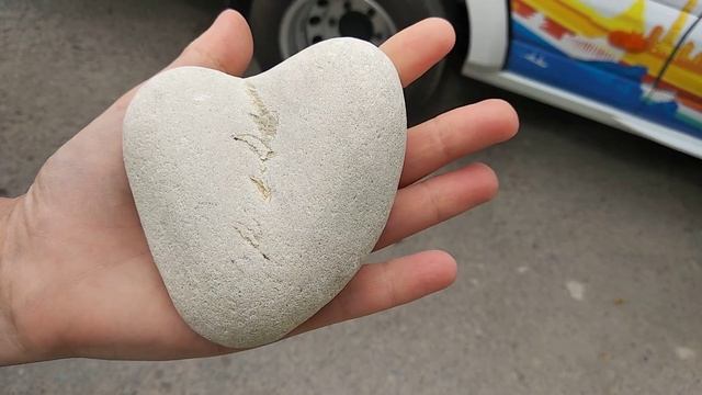 Это сердечко найдено у камня Афродиты... смотреть онлайн