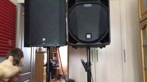 RCF 715 MK4 vs. Mackie Thump15A Big Test