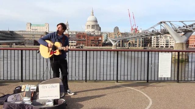 Alex Gibson playing at Tate Modern Musseum in London смотреть онлайн