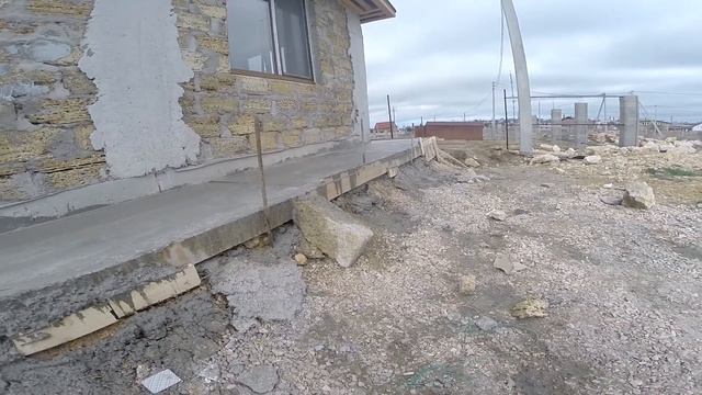 Отмостка вокруг дома по СНИП шириной в метр, арматурный каркас, бетон М300, защита фундамента